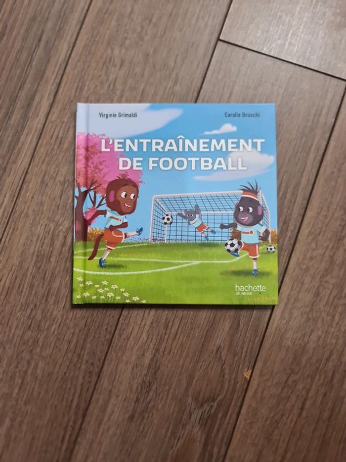 Livre enfant l'entraînement de football