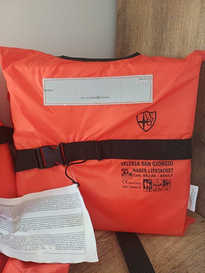 2 gilets de sauvetage - photo numéro 2