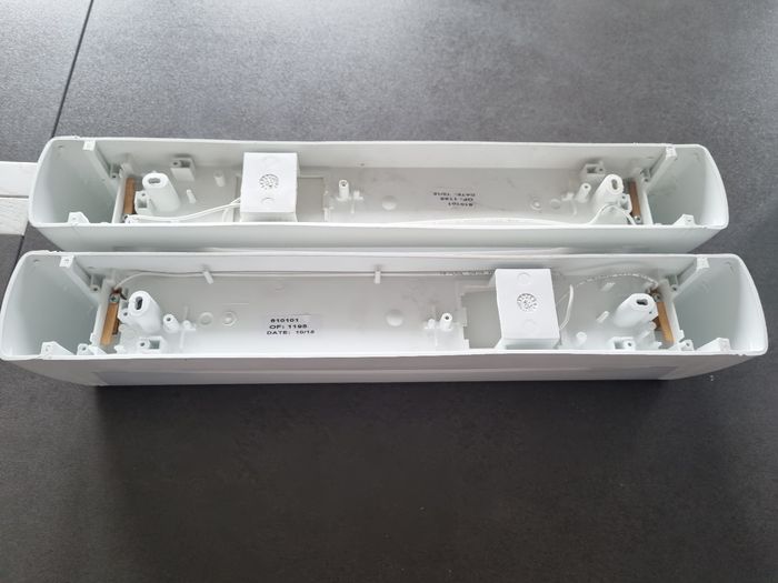 Boîtiers pour néon (sans ampoules) - photo numéro 2