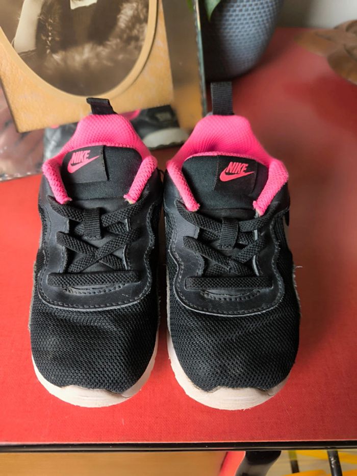 Basket Nike noir et rose - photo numéro 2