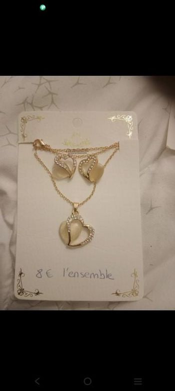 Parure collier et boucles d'oreilles