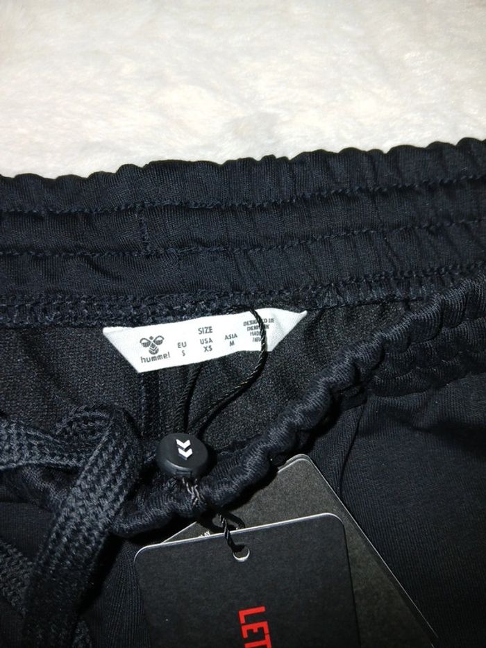 short hummel taille S - photo numéro 2