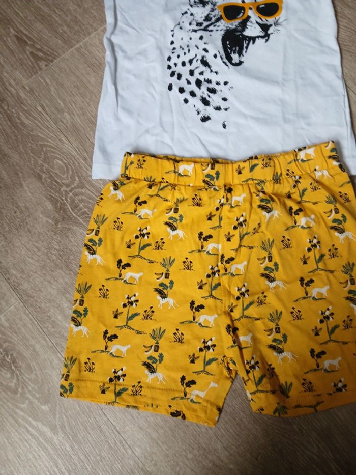 Ensemble neuf tee shirt et short 8 ans garçon - photo numéro 4