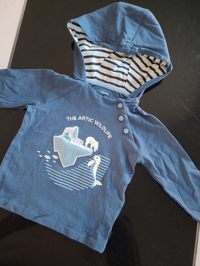 Pull fin à capuche