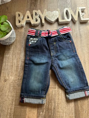 - Jeans Kimadi     - 3 mois  - Très bon état