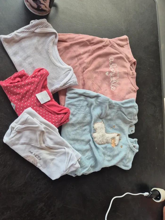 2 pyjama 3 body