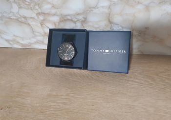 Superbe montre Tommy Hifliger 🖤