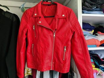 Veste rouge simili cuir taille 12 ans 