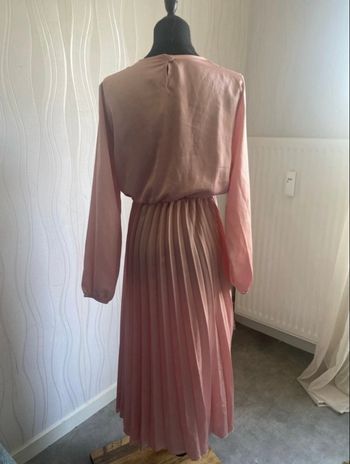 Robe plissée, rose