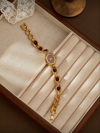 Montre chic bordeaux