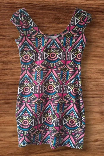 đ Robe moulante imprimĂ© ethnique gĂ©omĂ©trique đ