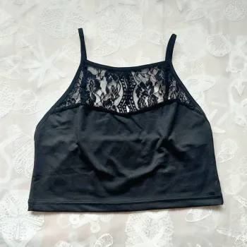 Top court en dentelle noir - Neuf