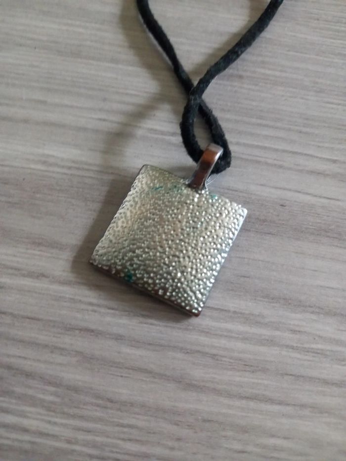 Collier lacey en cuir pendentif strass - photo numéro 3