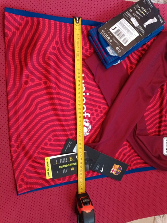 Maillot de foot FC Barcelone + chaussettes, Nike Authentique Officiel taille enfant 12/13 ans, Neuf - photo numéro 20