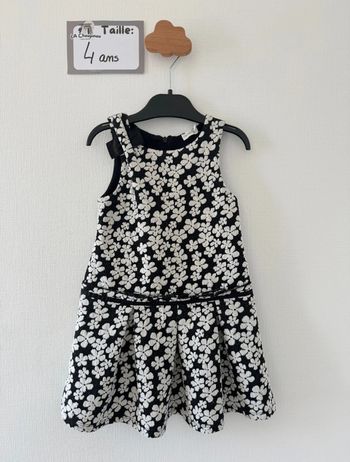 Robe à fleur - taille 4 ans 🌸