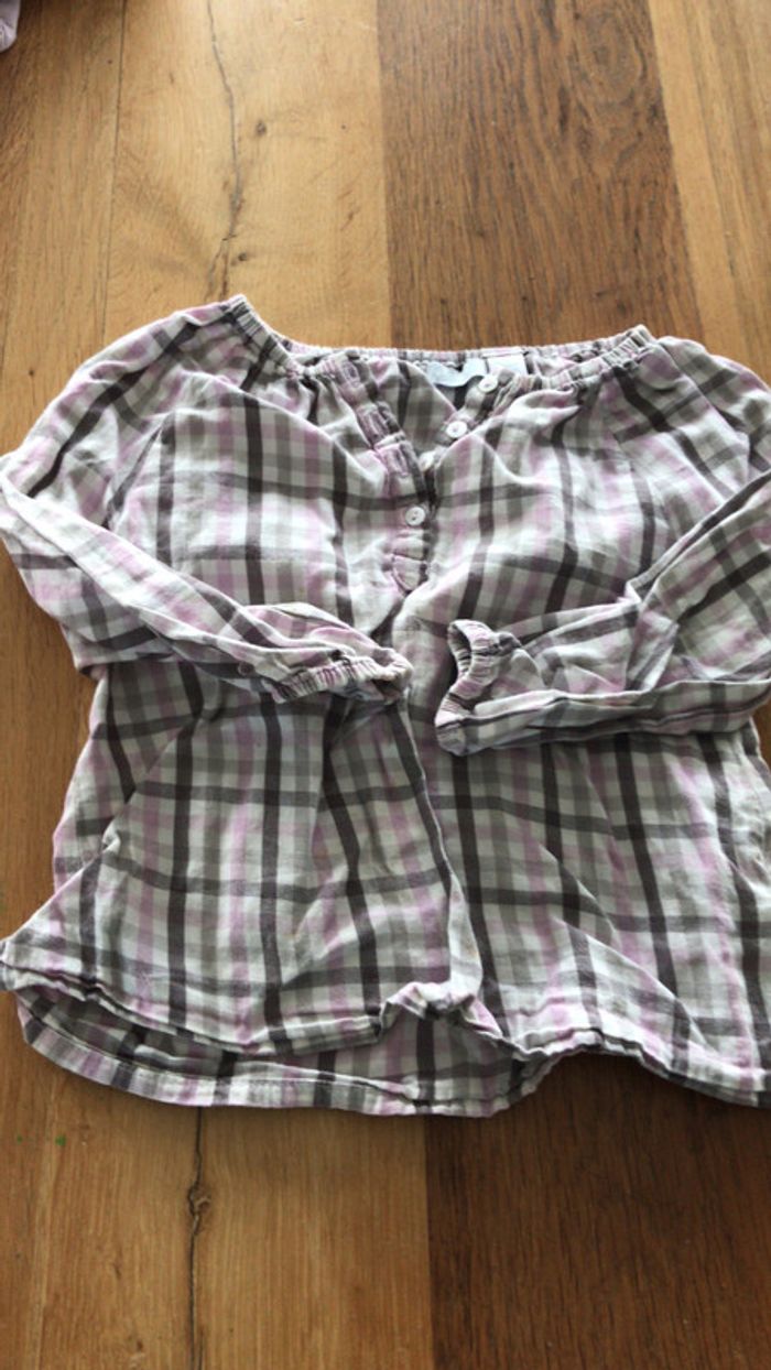 Lot 2ans 3 t-shirt 2 leggings et un bas de pyjama - photo numéro 3