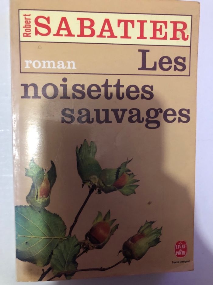 Livre les noisettes sauvages Robert Sabatier