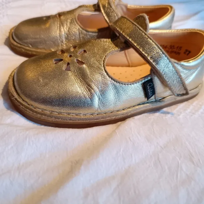 Chaussures dorées 27 - photo numéro 2