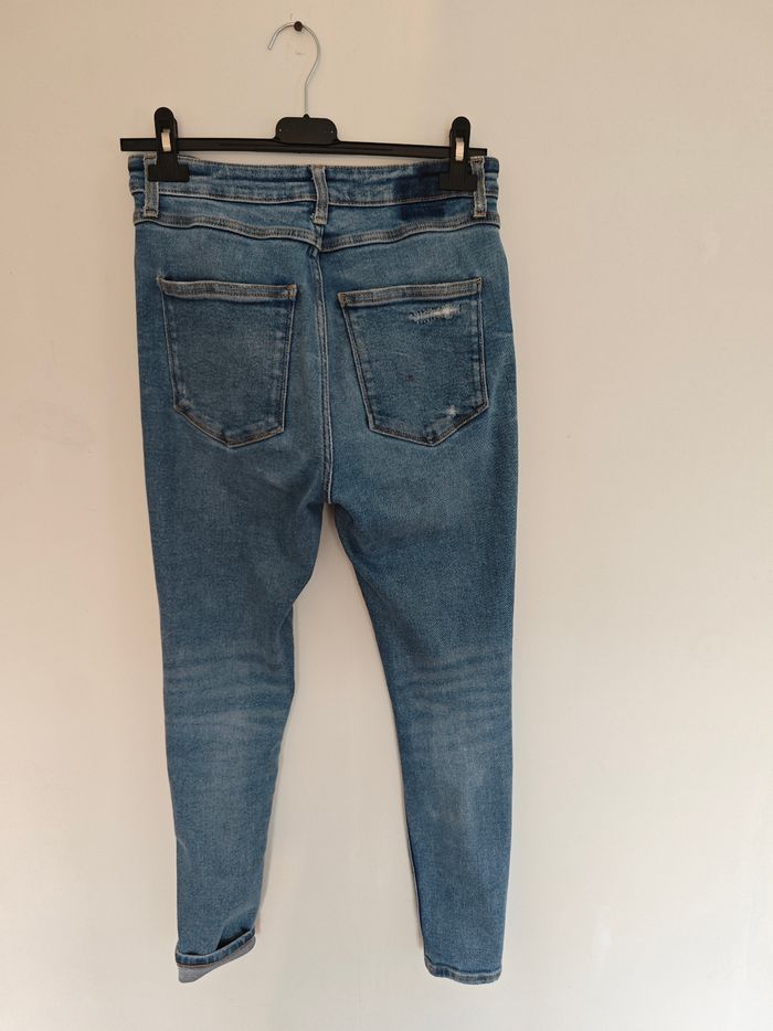 Jeans bleu Zara  taille 38 - photo numéro 3