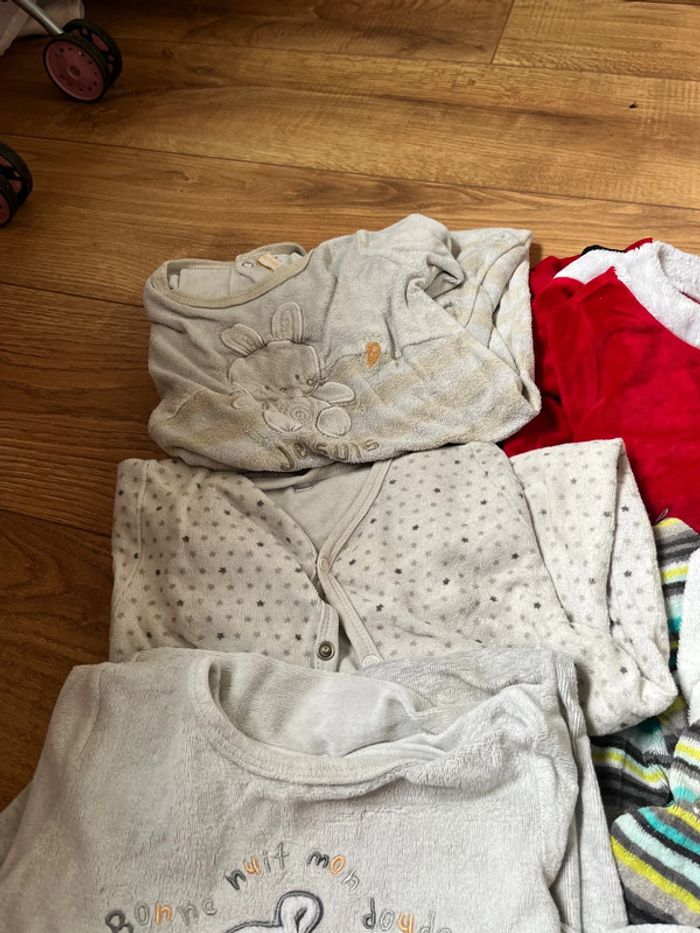 Lot 12 pyjama 18 mois - photo numéro 3