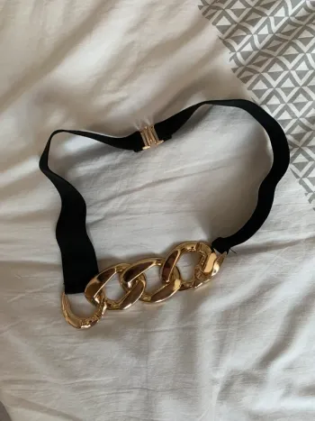 Ceinture à boucles dorées