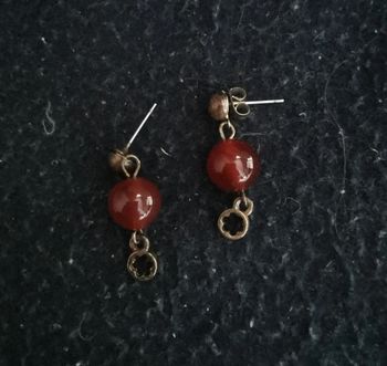 Petites boucles d'oreilles pendantes