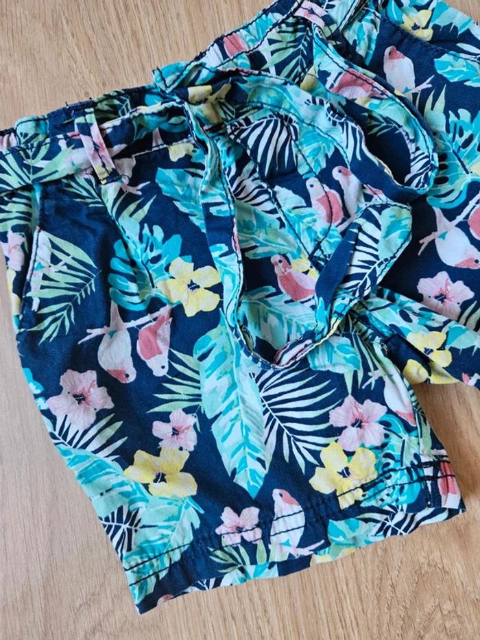 Short fleurs h&m 2/4 ans - photo numéro 3