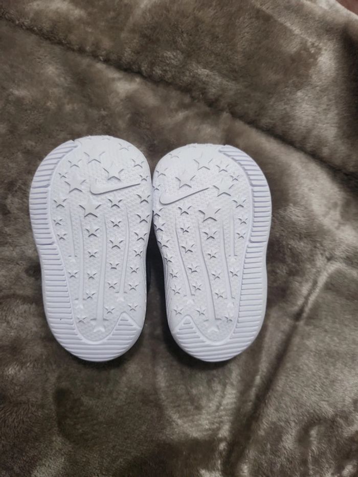 Baskets NIKE Bébé taille 17 - photo numéro 9