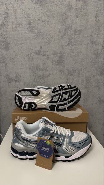 ASICS Gel-Kayano 14  – Taille 42