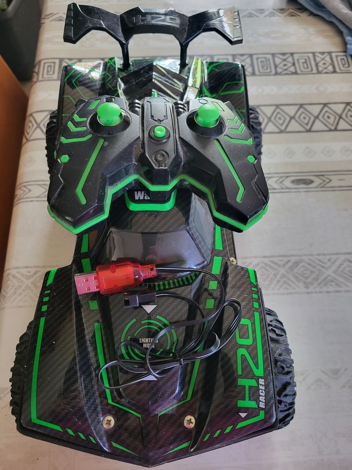 Voiture télécommandé - photo numéro 2