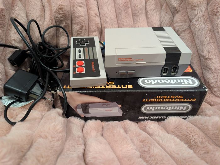 Console Nintendo nes mini - photo numéro 2