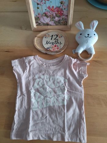T-shirt manches courtes pour fille taille 12mois marque Primark très bon état