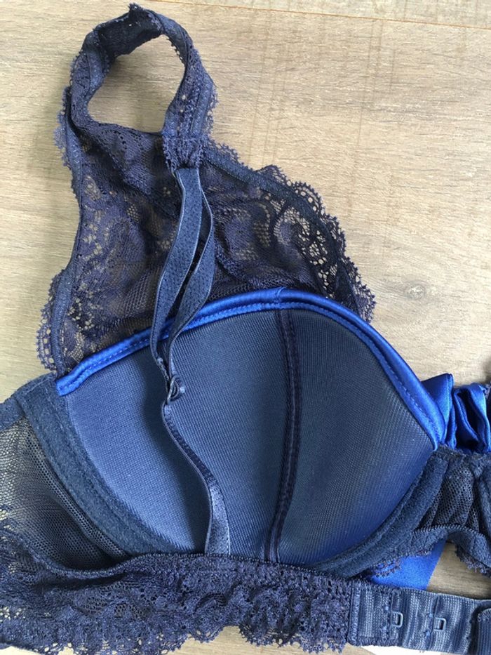 Très joli soutien gorge triangle Etam avec dentelle taille 90B bleu nuit - photo numéro 7