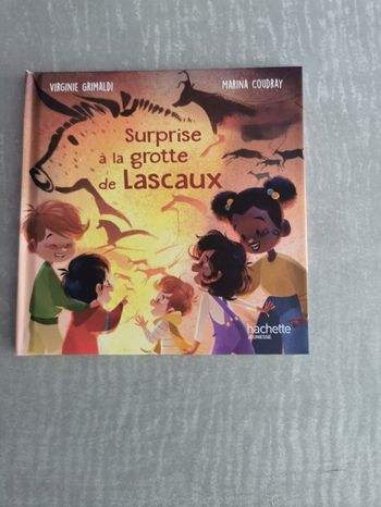 Livre macdo surprise à la grotte de lascaux