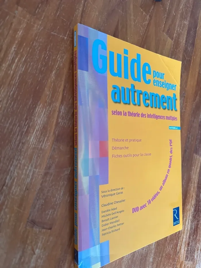 Livre guide pour renseigner autrement, selon la théorie des intelligences multiples - photo numéro 2
