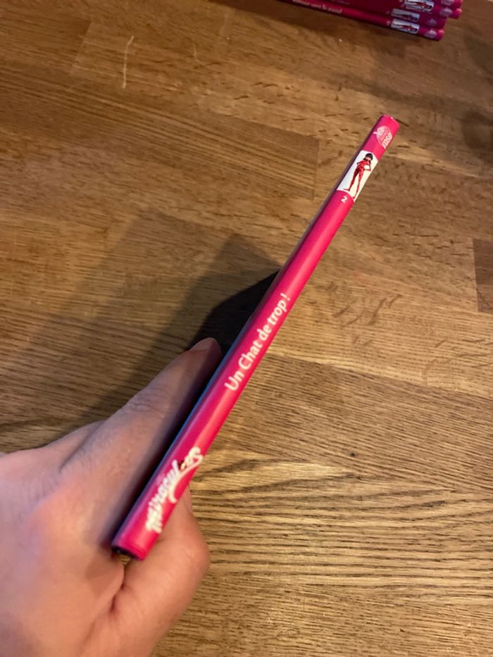 Livre La bibliothèque Rose Miraculous Un chat de trop ! Numéro 2 - photo numéro 2