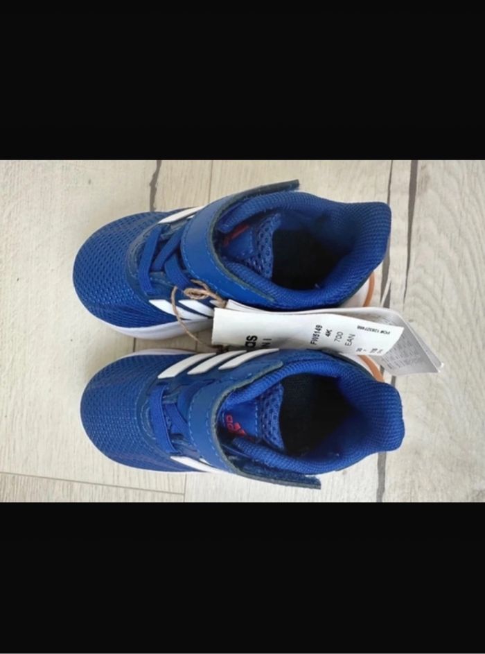 Basket Adidas taille 20 neuve - photo numéro 2