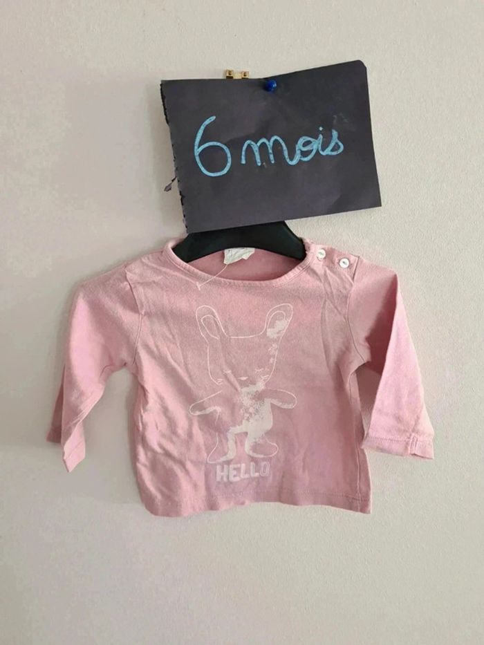 Pull manche longue taille 6 mois marque kiabi couleur vieuX rose imprimé lapin .