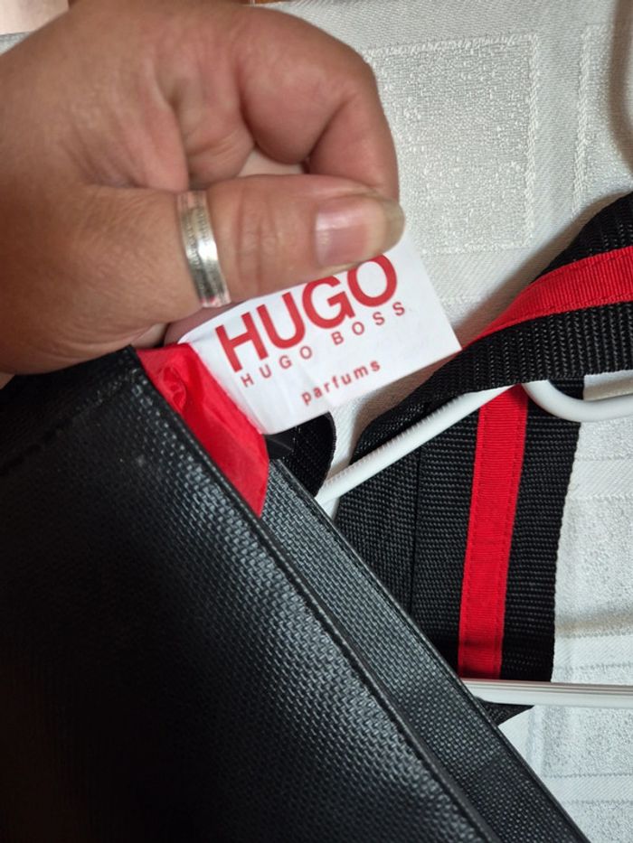 Sac noir et rouge Hugo Boss - photo numéro 8
