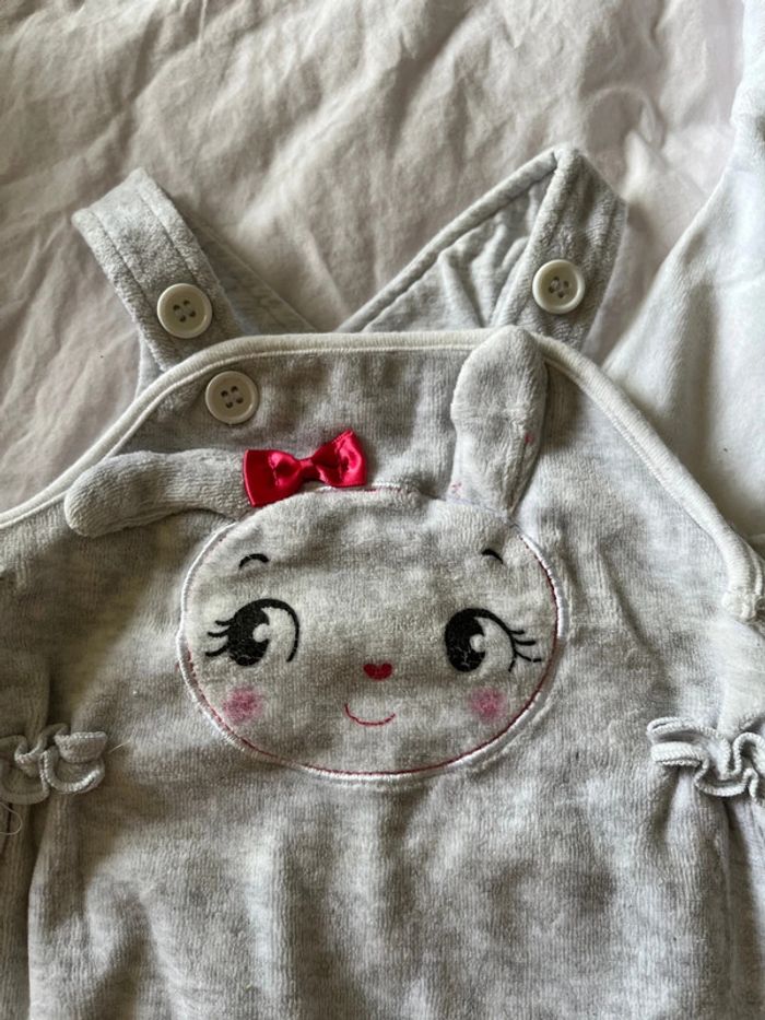 Salopette et t-shirt - photo numéro 3