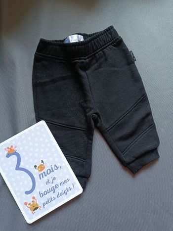 Jogging noir 🦕 Taille 3 mois