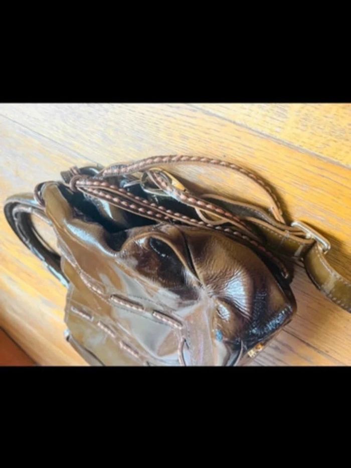 Sublime sac en cuir vernis plinio visona - photo numéro 4