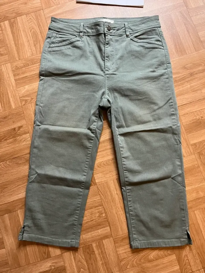 Pantalon court vert kaki Armand Thiery (NEUF) - photo numéro 2