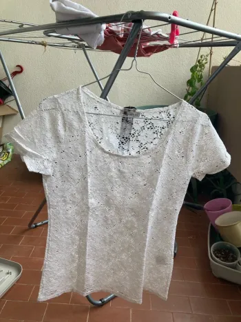 T-shirt tout en transparence, taille M