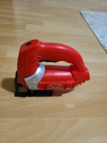 Scie-sauteuse rouge enfant