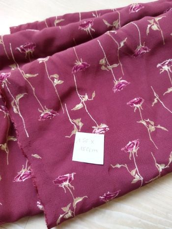 Coupon de tissu vintage à fleur rose