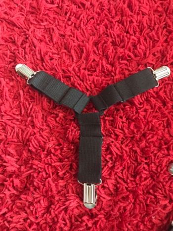 # élastique à clips 2,20€ pièce pour fixer les draps ou la housse de table à repasser