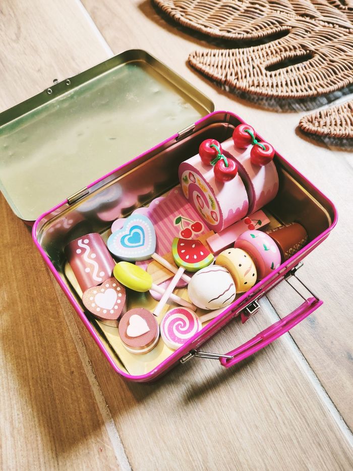 🍰Coffret métal dinette lot de diverses pâtisseries gâteaux et friandises en bois - photo numéro 5