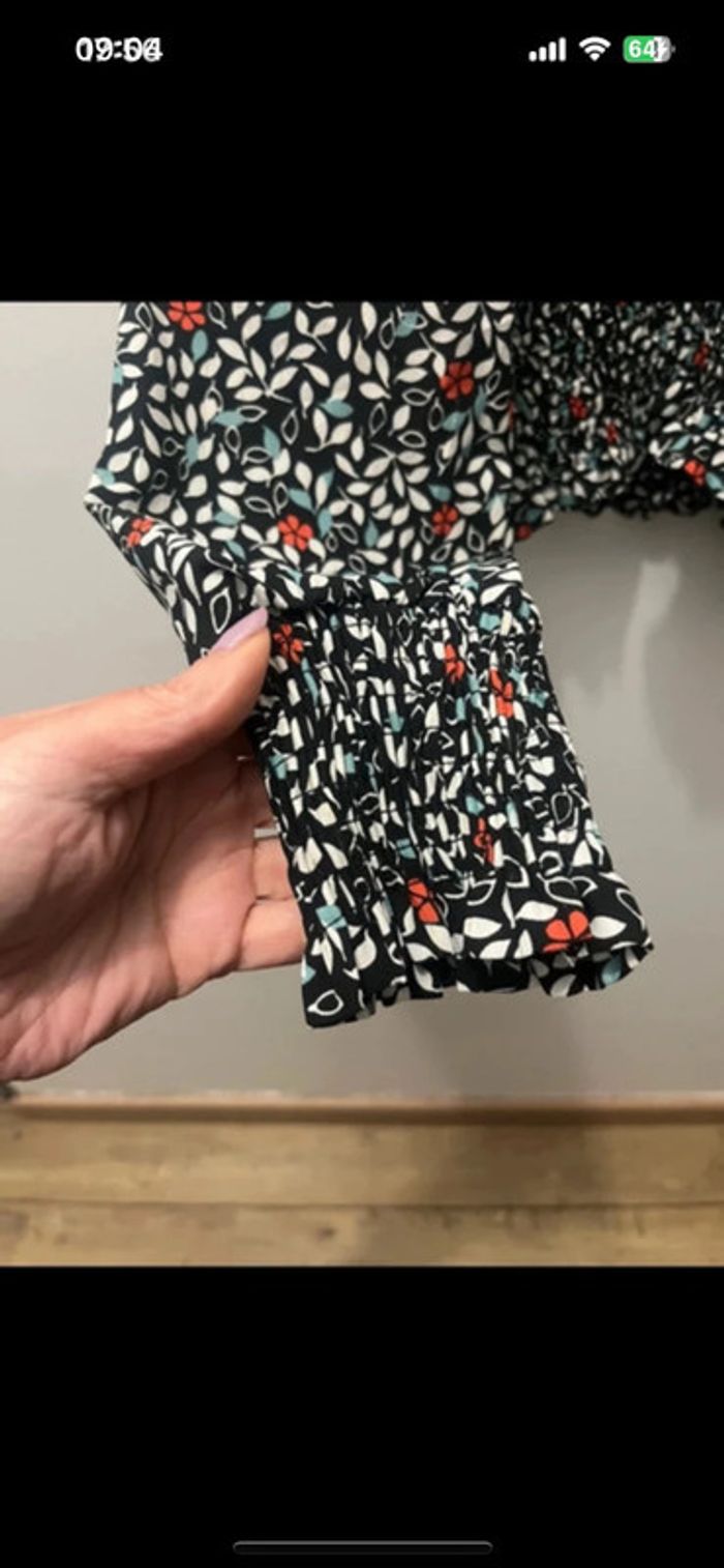 Blouse noire fleurie, décolleté V - M/L - photo numéro 7