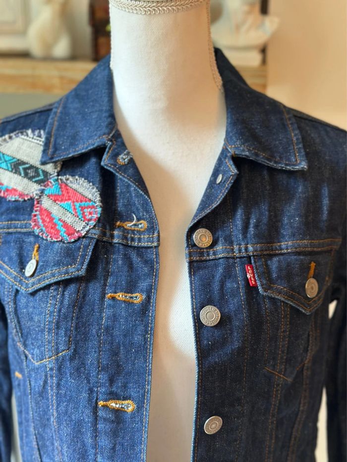 Veste en jean brodée dos et épaule Levi’s – Taille S - photo numéro 6